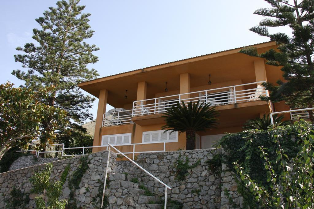 Lomarchi Holiday Home Carini Exteriör bild